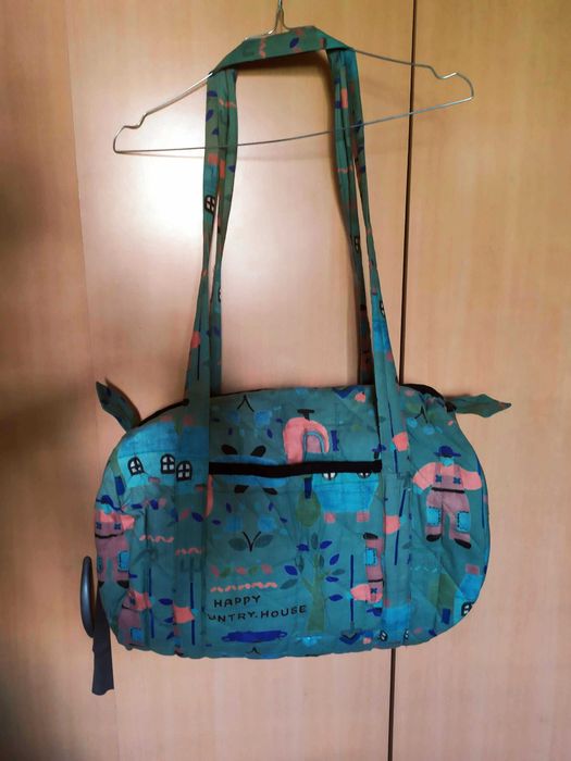 Нова  текстилна ватирана  удобна чанта