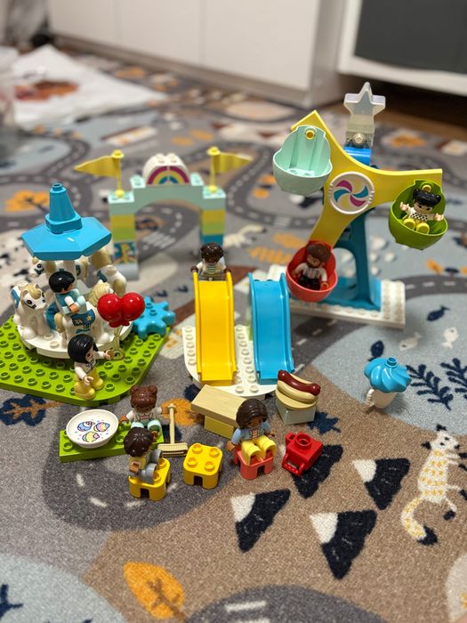 Конструктов Lego Duplo парк развлечений
