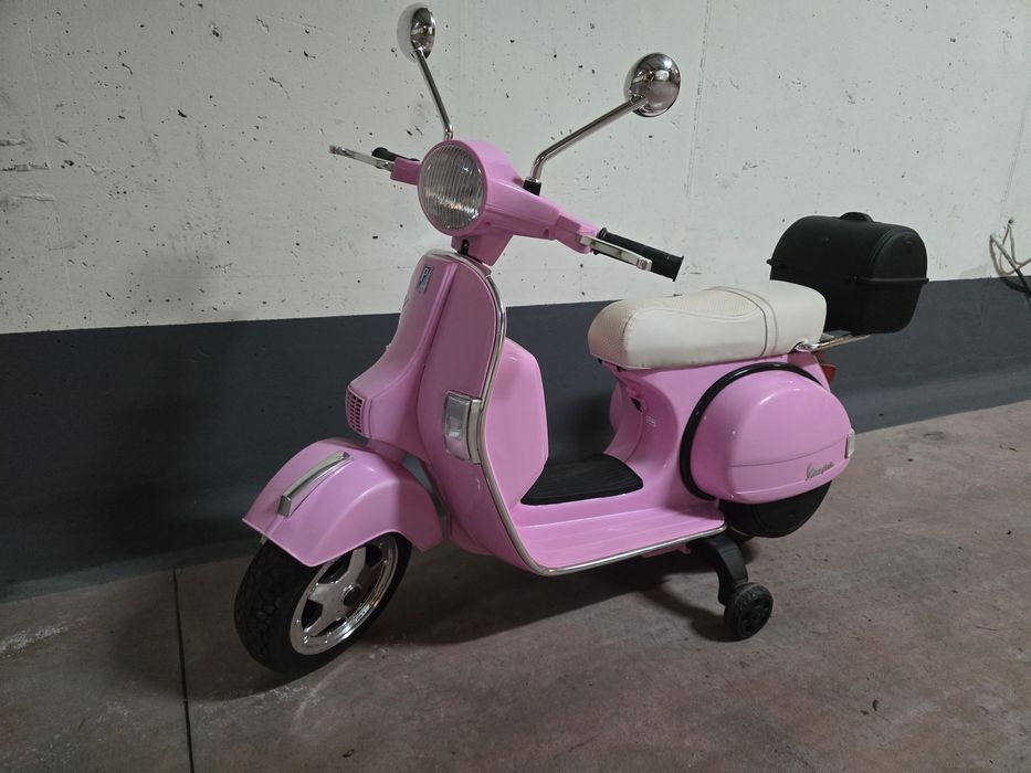Motocicleta electrica pentru copii Vespa