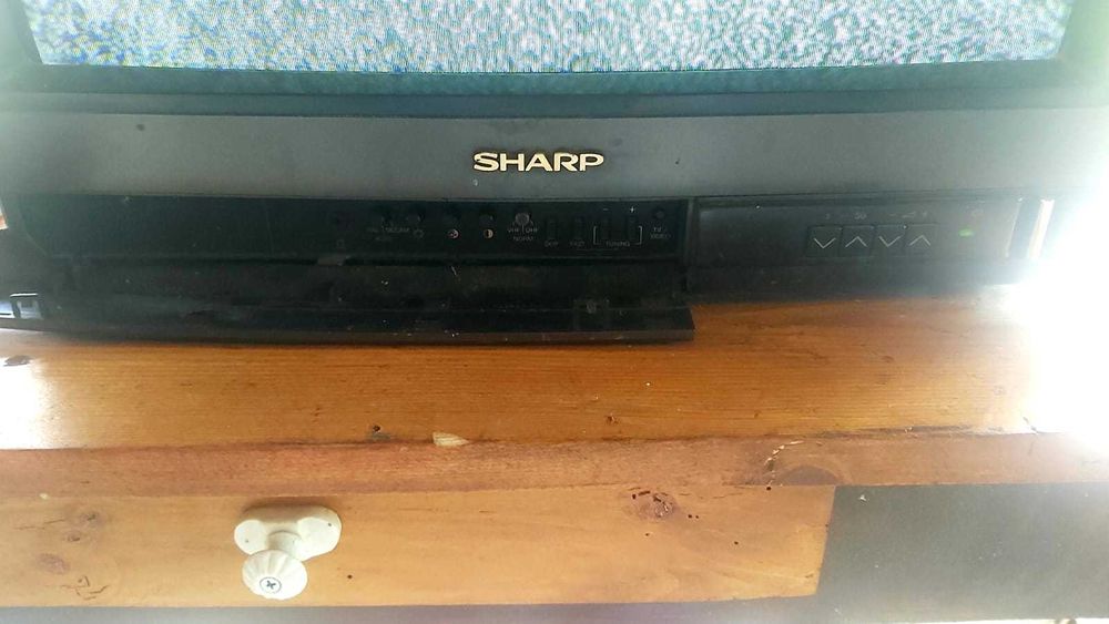 Цветен ретро телевизор Sharp 21” (51 см) - отлично състояние