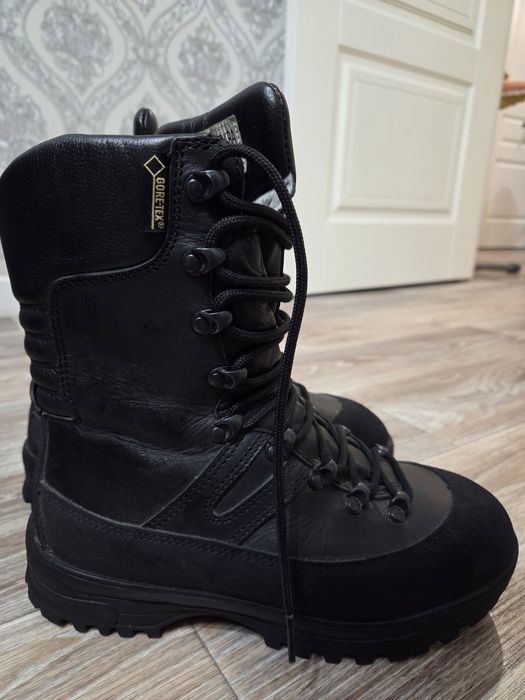 Продам ботинки черного цвета