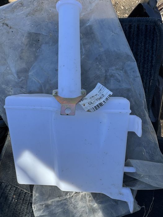 Бачек омывайки мазда 626