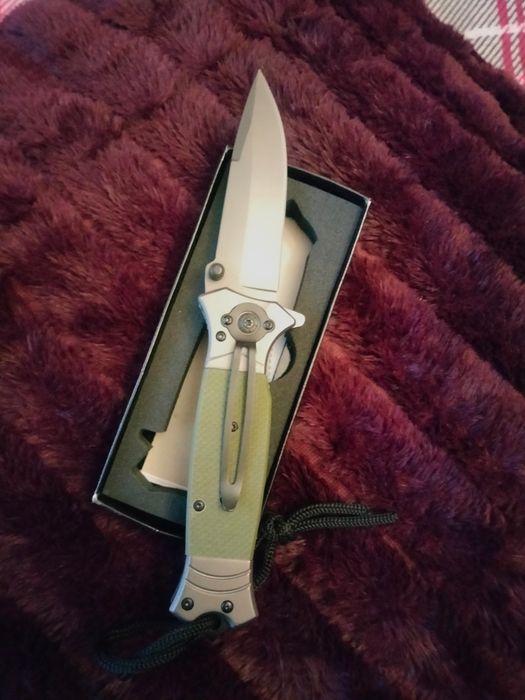 Масивен полуавтоматичен нож