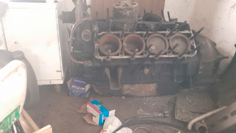 Головка, блок, коленвал сатылады.