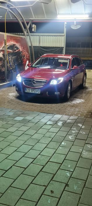 Vând Opel Insignia