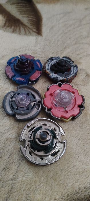 Vând set Beyblade