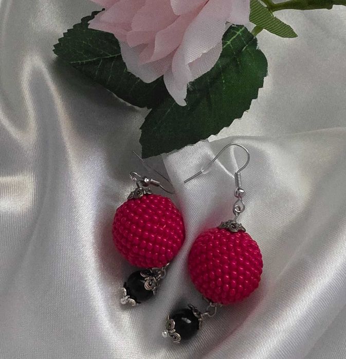 огърлица и обеци с мъниста