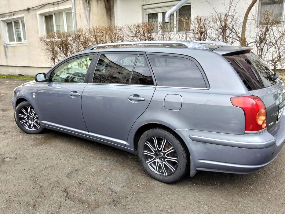 Vând Toyota Avensis