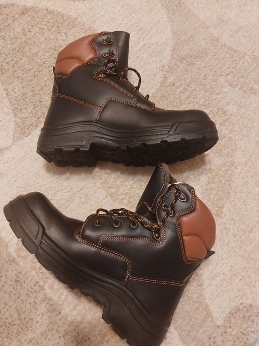 Продам зимние ботинки