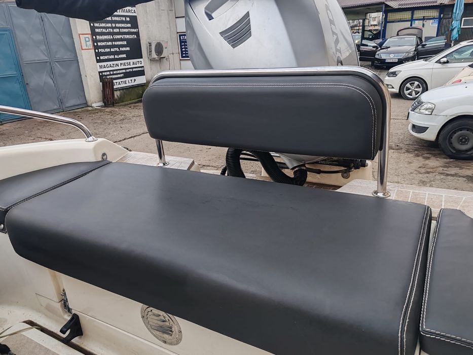 Barca Clear Aries Cabin