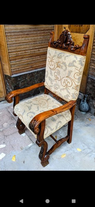 Комплект диванчик + 2 или 4 стула + журнальный столик.