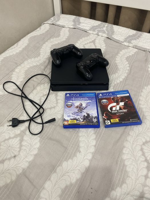 Продам PS4 slim в отличном состоянии 500 гб.