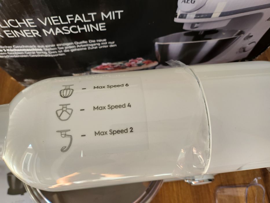 Планетарен миксер    AEG MK3200