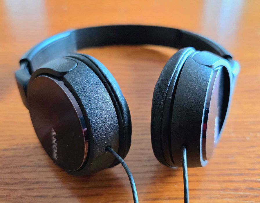 Casti audio Sony cu fir mufa jack si comanda pe fir. Ca noi. Pret bun