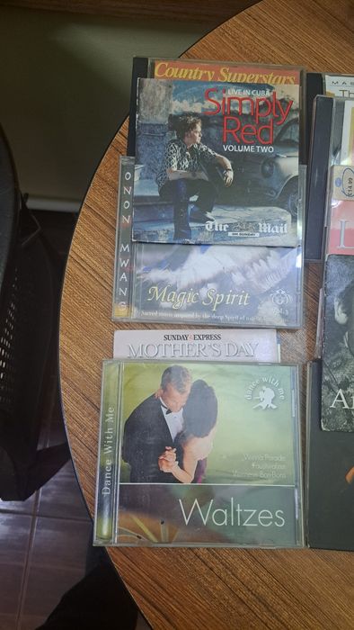 Vînd lot de 24 Cd-uri originale