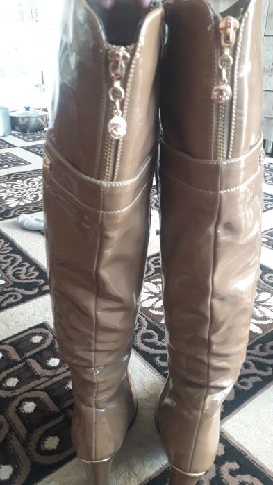 Продаётся женские сапоги