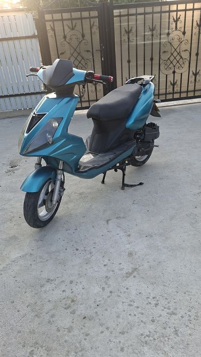 Vând sau schimb scuter 100cc