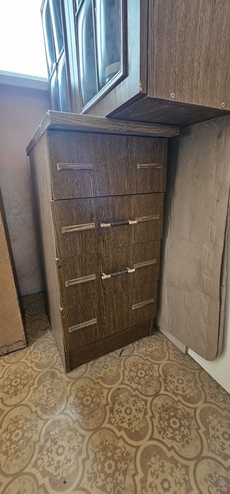 Шифонеры и шкафы