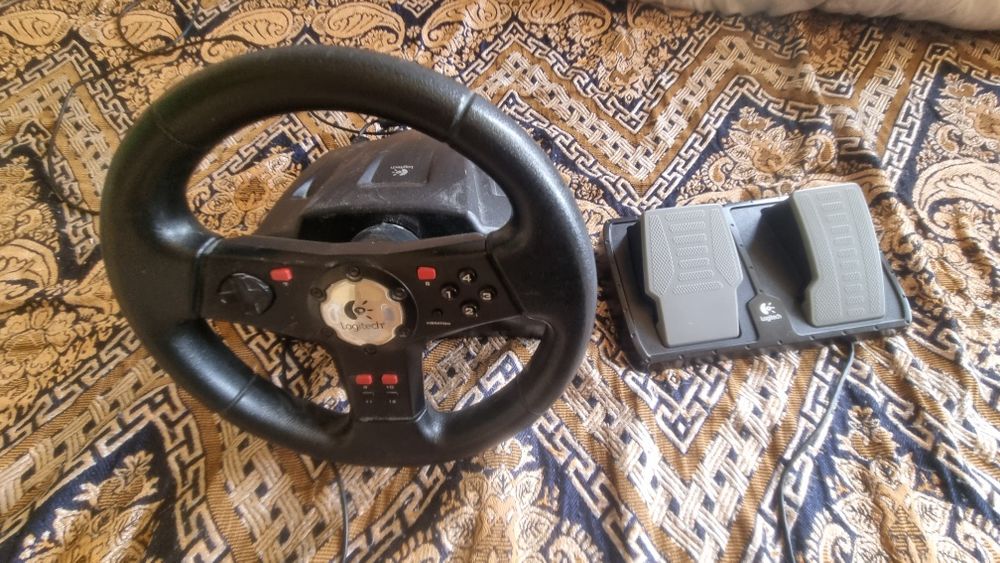 Logitech волан эа игри на каране на кола и други превозни средства