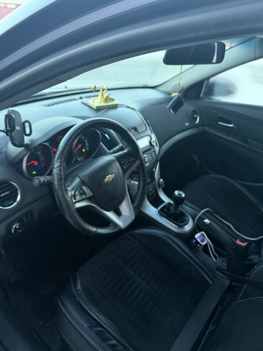 Chevrolet Cruze автомобиль