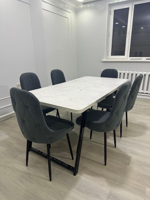 Стол с стульями новые