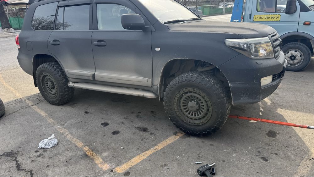 Продам шины toyo 275/70/18 МТ