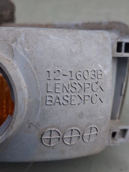 Lampa semnalizare fata dreapta 12-1603B Volkswagen VW Golf 1993