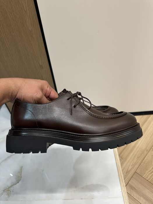 Продам туфли дерби новые