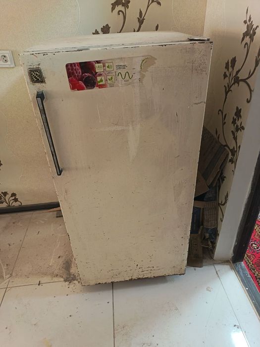 Холодильник сотилади