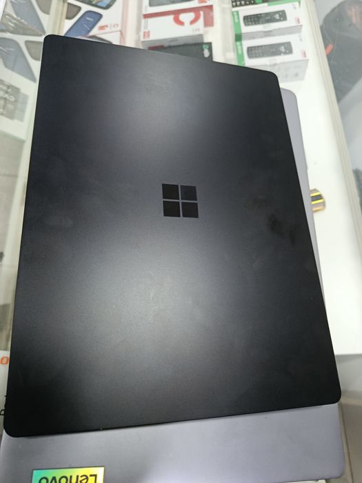 Microsoft Surface i5 10gen Touchscreen