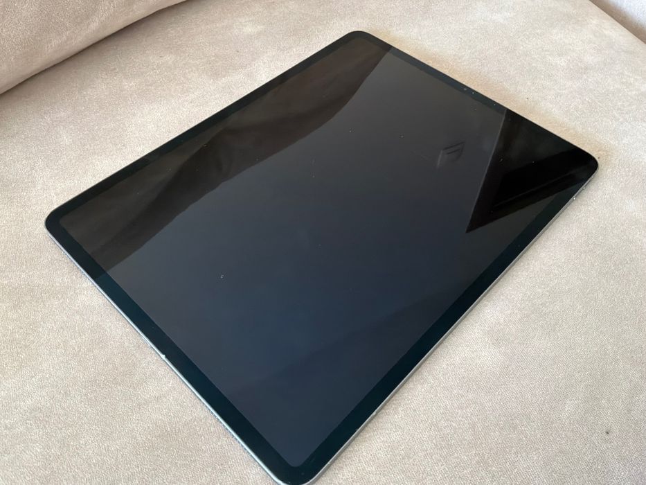 Vând iPad Pro 2018 (Wi-Fi), 64 GB, împreună cu Apple Pencil 2