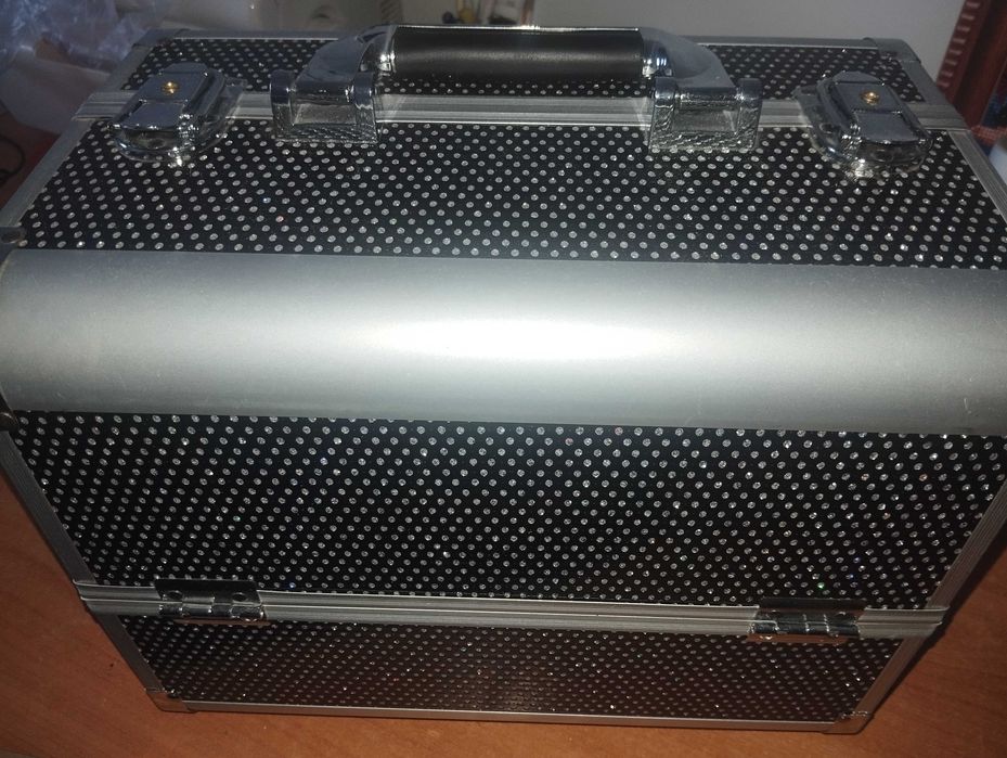 Чемодан.  для маникюра