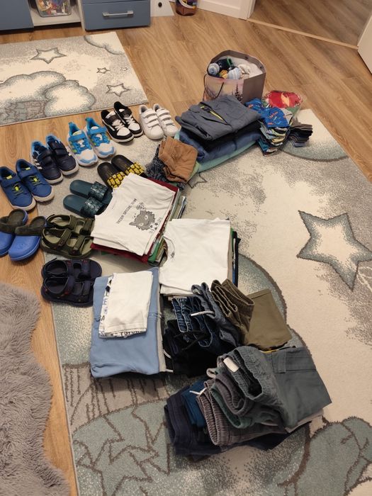 Vând lot haine+ papucei  copii