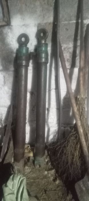 Продается два пара гидроцилиндры