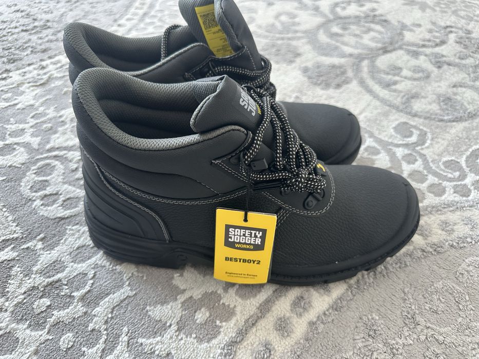 Продается раб ботинка