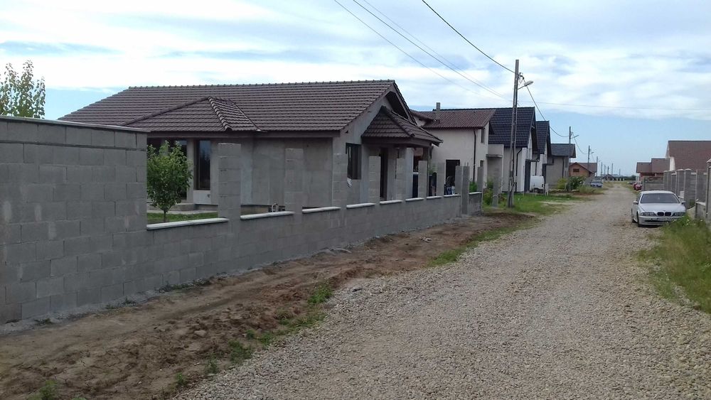 Case la rosu,gresie ,rigips,tencuit mecanizat