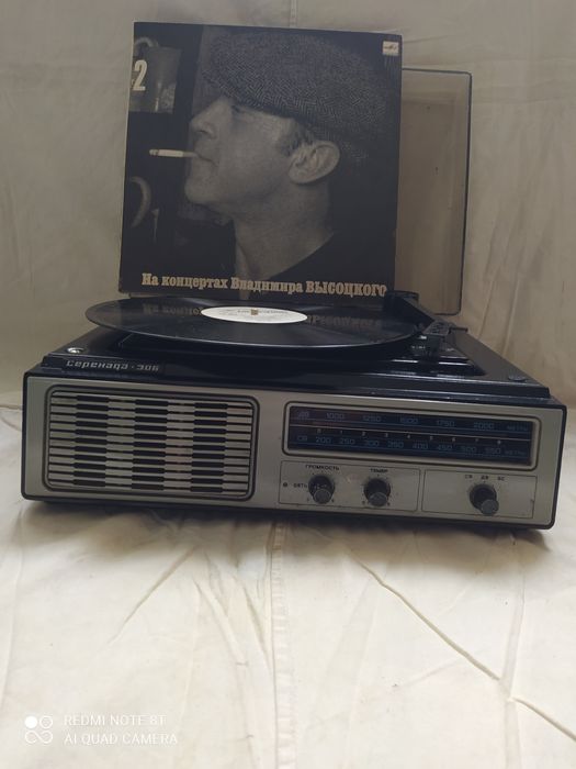 Продам виниловый проигрыватель времён СССР