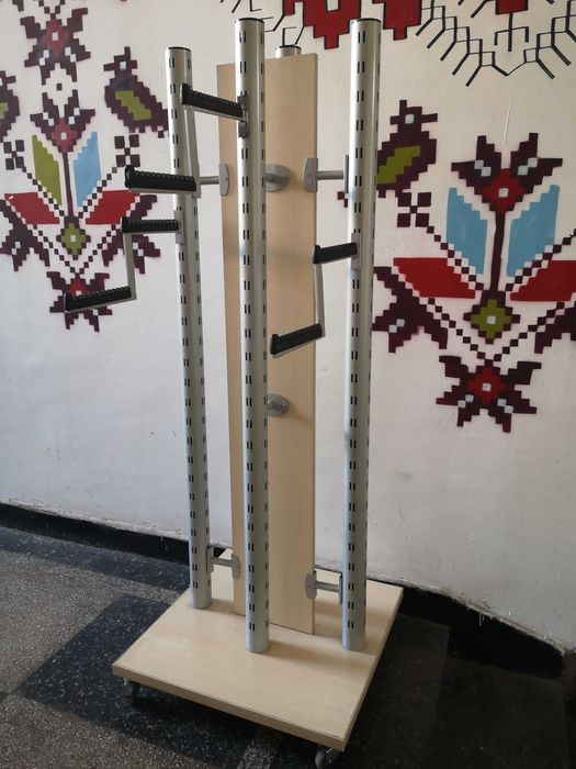 Щендер закачалка стойка за дрехи