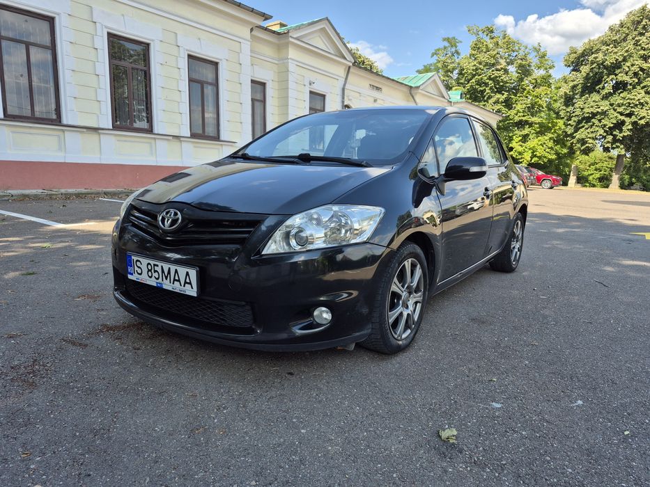TOYOTA Auris