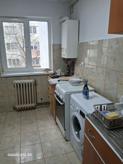Inchiriez apartament