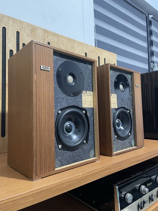 Kef Cresta 1968 midbasii folositi si de Rogers LS3/5A