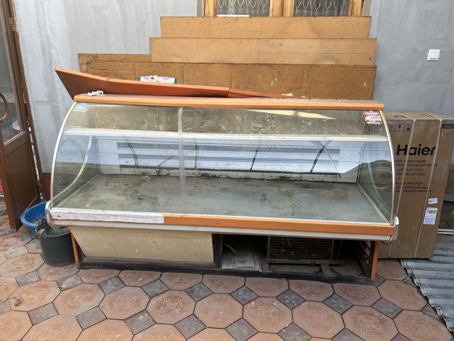 Холодильник (витрина)