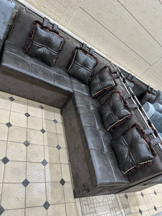 Жудаям қулай хамйонбоб кухини угалок+ Столи+ пуфиги.