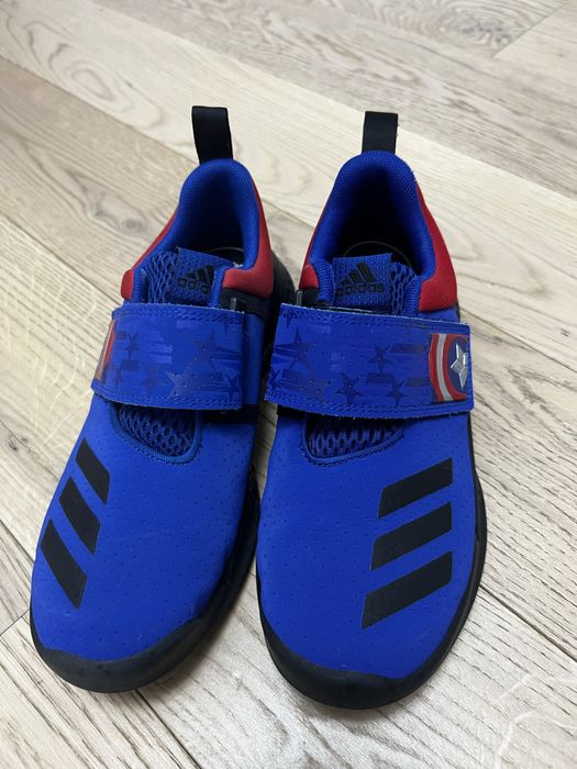 Pantofi sport Adidas colectia Marvel - Captain America