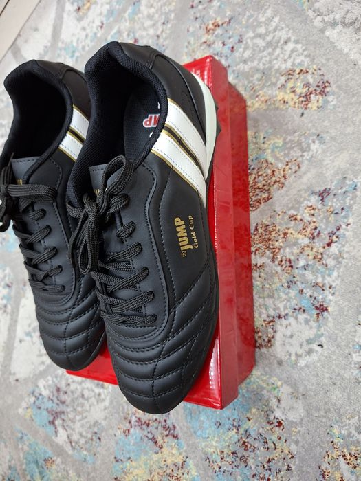 Футболни обувки стоножки