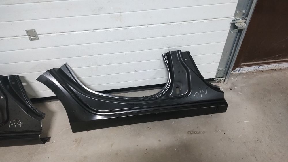 Prag dreapta Megan 4 Sedan , berlina