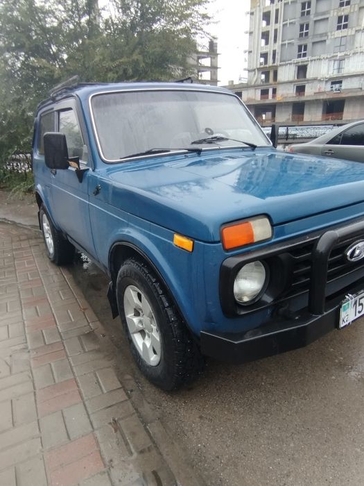 Машина нива 2002 года