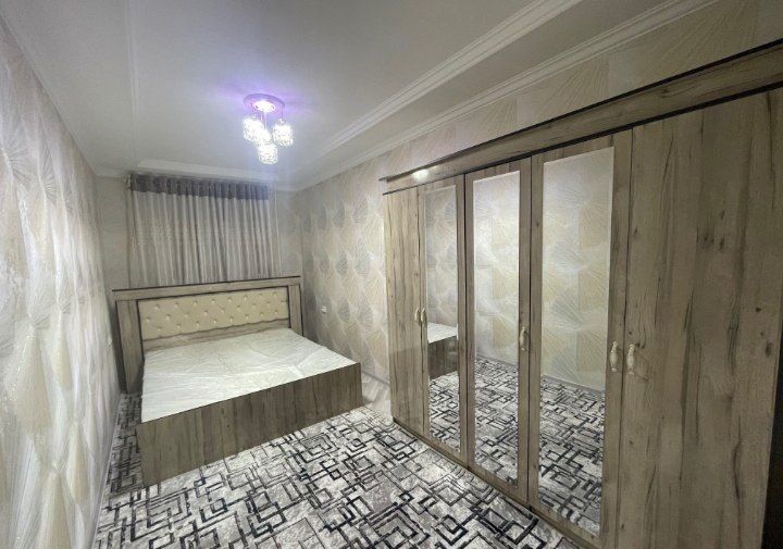 Mirzo Ulugʻbek metro yonida