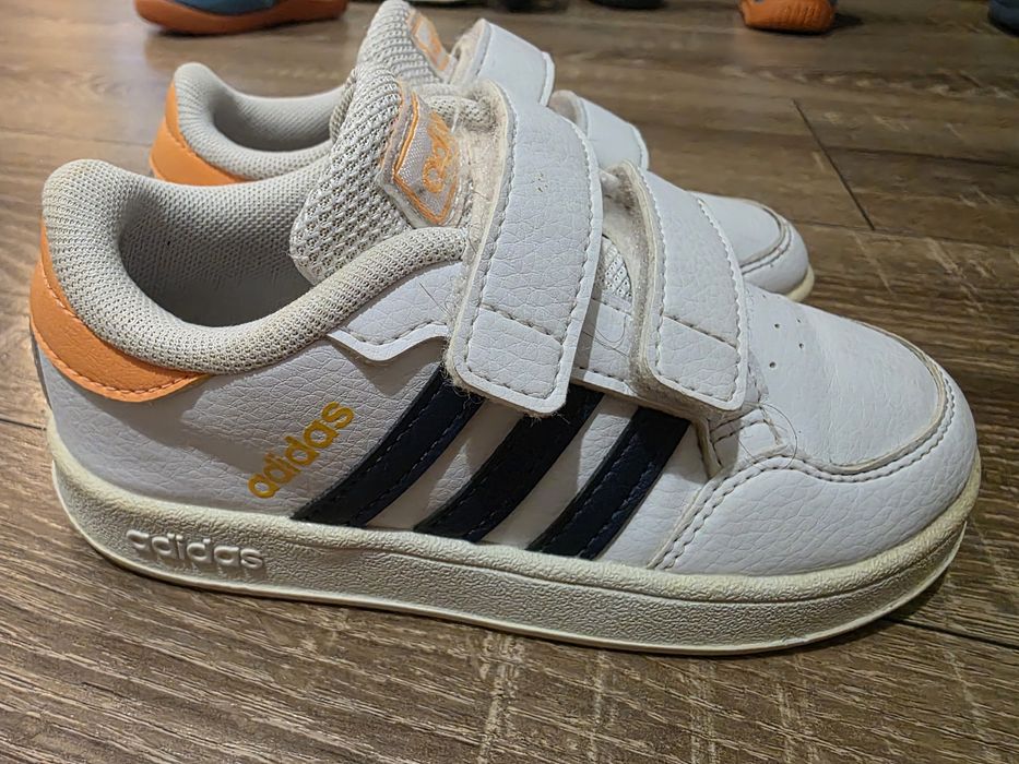 Vand adidasi Adidas unisex mărimea 26 in stare buna