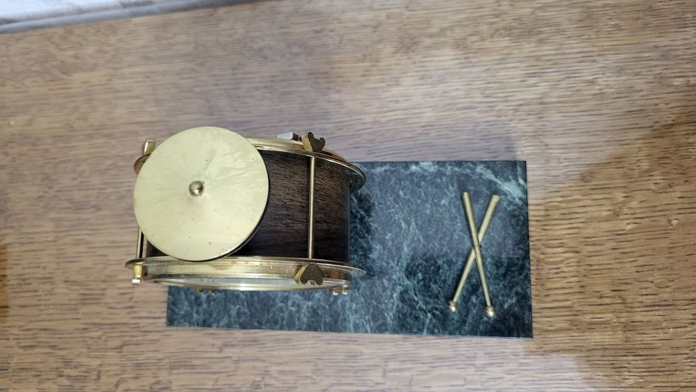 Часы молния барабан